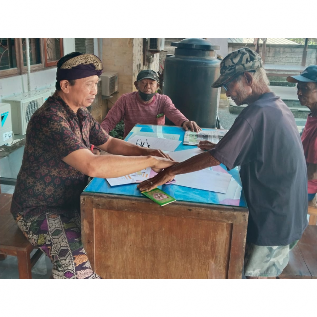 Pencairan BLT Dana Desa di Desa Mambal